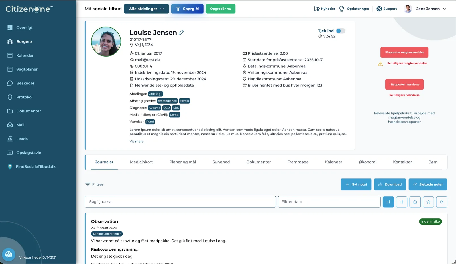 CitizenOne på en computer: borgerjournalen med stamdata, faner og journalnotater.